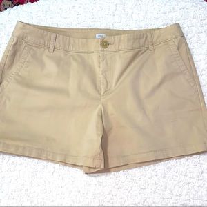 Women’s Liz Claiborne Shorts. Tan/Khaki Size 16.